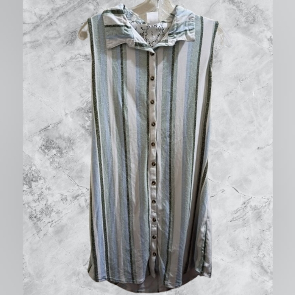 No Boundaries Button Down Dress With Open Back - Picture 1 of 3
